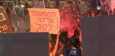 İsrailliler, esir takası anlaşması ve Netanyahu'nun istifası talebiyle yine sokaklara indi