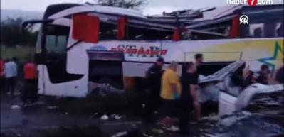 Mersin'deki feci kaza sonrası yolcu otob&uuml;s&uuml; s&uuml;r&uuml;c&uuml;s&uuml; g&ouml;zaltına alındı