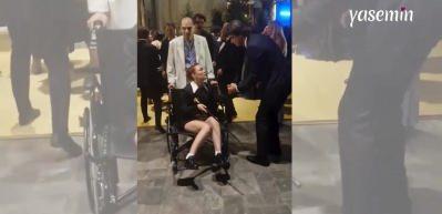 Demet Evgar hayranlarını korkuttu! Tekerlekli sandalyeyle törene katıldı 