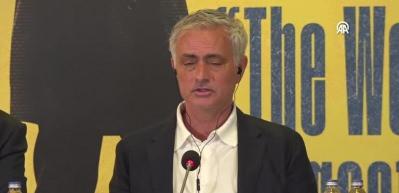 Fenerbah&ccedil;e'nin d&uuml;nyaca &uuml;nl&uuml; hocası Jose Mourinho a&ccedil;ıklamalarda bulunuyor