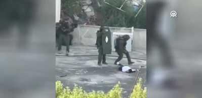 İsrail askeri, &ouml;ld&uuml;rd&uuml;kleri Filistinliyi kanlar i&ccedil;inde s&uuml;r&uuml;kleyerek cesedine el koydu