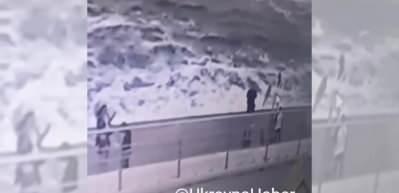 Ukrayna'nın Karadeniz kıyısında dev dalgalar 20 yaşındaki genç kadını yuttu