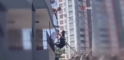 Adana’da şaşırtan anlar! Kaçmak isteyen keçi telde asılı kaldı