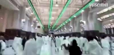 Kucağına aldığı kızıyla say yaptı! Baba kızın o anları yüzleri gülümsetti