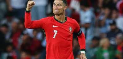 Ronaldo şov yaptı!İrlanda harika golle resmen yıkıldı...