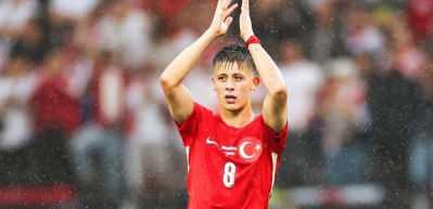 Arda G&uuml;ler tarihe ge&ccedil;en gol&uuml;n&uuml; ilk kez izledi! İşte gol anında verdiği o tepki...