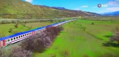 Eşsiz manzaralarıyla turistik Tatvan treni yola &ccedil;ıkıyor! 