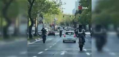 İstanbul Maslak'ta motosikletlilerin tehlikeli oyunu