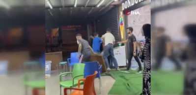Dondurmacıda tekmeli yumruklu kavga! Ortalık savaş alanına d&ouml;nd&uuml;