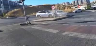 İstanbul'da film gibi olay: korsan taksi, trafik ekibi ile &ccedil;arpıştı