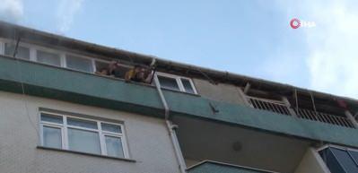 Sultangazi'de bina alevlere teslim oldu! Korku dolu o anlar b&ouml;yle g&ouml;r&uuml;nt&uuml;lendi...