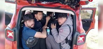 Kırklareli'nde bir ara&ccedil;ta 8 d&uuml;zensiz g&ouml;&ccedil;men ile bir ka&ccedil;ak&ccedil;ı yakalandı