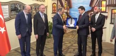  Bakan &Ouml;zhaseki, sağlık sorunları sebebiyle g&ouml;revini bıraktı