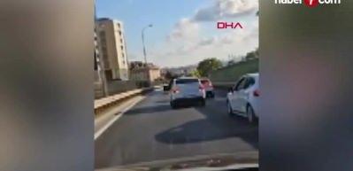 Beykoz'da aracının b&uuml;t&uuml;n kapılarını a&ccedil;arak ilerleyen s&uuml;r&uuml;c&uuml;ye 2 bin 70 lira ceza