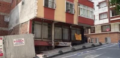 Esenler'de &ccedil;atlaklar oluşan 6 katlı bina boşaltıldı