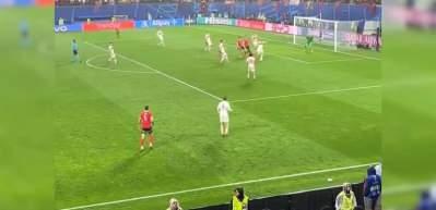 Fenerbah&ccedil;e'nin gen&ccedil; yıldızı performası g&ouml;z doldurdu! Tam 8 takımı takibe aldı