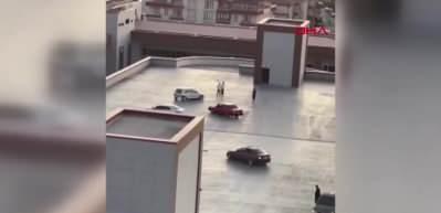 Hastanenin otoparkında drift yaptılar! O anlar kameraya b&ouml;yle yansıdı...