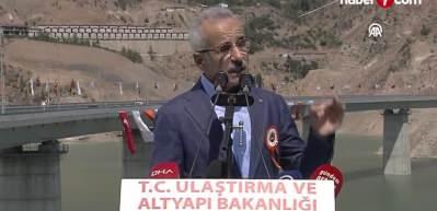 Ulaştırma Bakanı Uraloğlu: ''91 km olan Yusufeli-Artvin merkez yolu uzunluğunu yaklaşık 75 km'ye d&uuml;ş&uuml;rd&uuml;k'