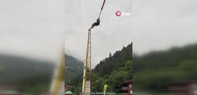 Uzung&ouml;l'de korku dolu anlar! İnsan sapanının halatı b&ouml;yle koptu