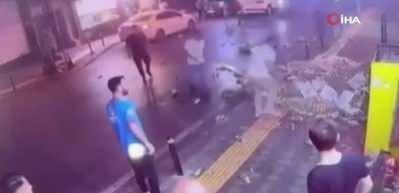 Zeytinburnu'nda bir tekel bayinin asma tavanı çöktü