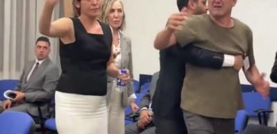 Komisyonda muhalif vekillerin haksız tepkisine uğrayan anne ve baba konuştu