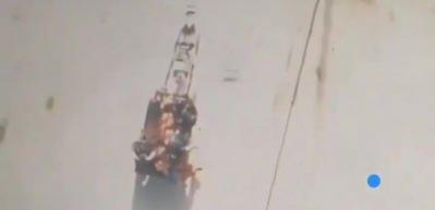 İsrail Gazze'de at arabası ile g&uuml;venli b&ouml;lge arayan sivilleri bombaladı