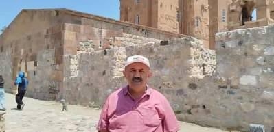 Van Akdamar Kilisesi &ouml;n&uuml;nde &ccedil;ağrı yaptı! G&ouml;k Camii'ni ziyaret etmek istiyoruz!