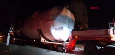 Bel&ccedil;ika'ya g&ouml;nderilecek 20 metre, 42 tonluk sıvı tankı 3 g&uuml;nde limana getirildi