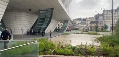 Paris'te metro seferlerinde aksama