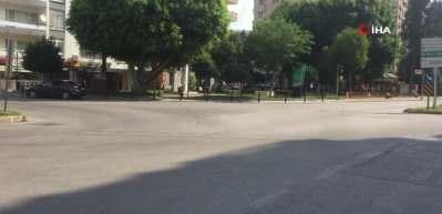 Adana'da aşırı sıcaklardan dolayı sokaklar bomboş kaldı