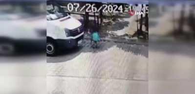&Ccedil;ocukların tehlikeli oyunu arabayı yaktırdı