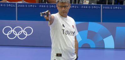 Eli cebinde madalya kazanan Yusuf Dike&ccedil; d&uuml;nyanın g&uuml;ndeminde "Rahat ol yetişiriz."