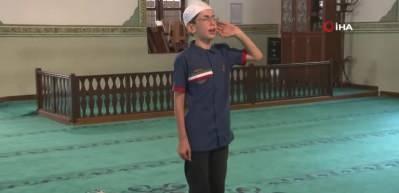 Girdiği 2 ezan okuma yarışında 1. olan mira&ccedil; sesiyle hayran bırakıyor
