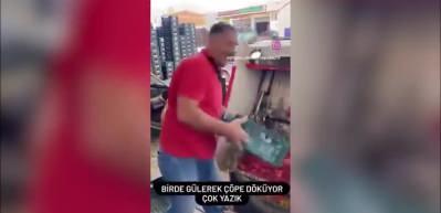 Domatesleri g&uuml;lerek &ccedil;&ouml;pe atan o kişiler cezadan ka&ccedil;amadı