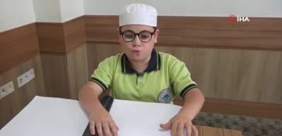 Kur'an-ı Kerim'i parmaklarıyla ezberliyorlar