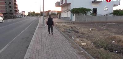 Sahipsiz k&ouml;peğin saldırdığı kişi ser&ccedil;e parmağını kaybetme riski yaşıyor