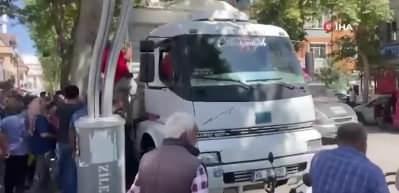 Verimi yüksek çıkınca 17 ton karpuzu bedavaya dağıttı! 45 dakikada bitti