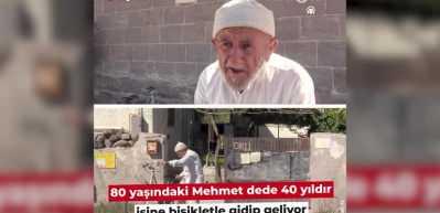 80 yaşındaki Mehmet dede 40 yıldır işine bisikletle gidip geliyor