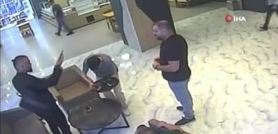 Doktor adamlarıyla hastaneyi bastı! Hepinizi &ouml;ld&uuml;r&uuml;r&uuml;m lan...