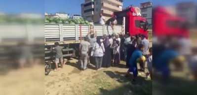 Muhtarın mahalleliye yaptığı s&uuml;rpriz b&uuml;y&uuml;k ses getirdi! 27 ton 1 saatte sıfırlandı...