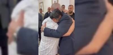 Şehit Haniye'nin oğlunu teselli ettiği anlar
