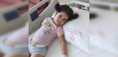 Ankara'da başıboş k&ouml;pekler sokakta oynayan 5 yaşındaki kıza saldırdı