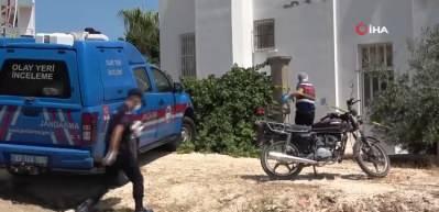 Kayıp olan &ouml;ğretmen yazlıkta &ouml;l&uuml; olarak bulundu