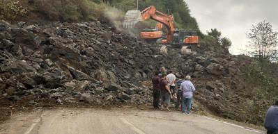2 bu&ccedil;uk tonluk dinamitle patlattılar, Karadeniz-Akdeniz yolu 8 saat trafiğe kapandı