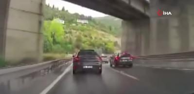 Viyad&uuml;kten kopan beton par&ccedil;ası faciaya neden oluyordu! &Ouml;l&uuml;mden santimlik kurtuluş