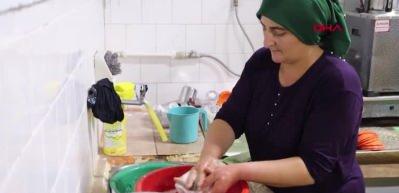 Kocasından devraldığı k&ouml;y kahvesini 7 yıldır işletiyor
