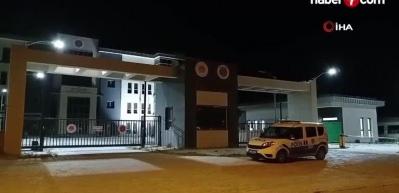 Erzurum'da babasını ve babasının arkadaşını av t&uuml;feğiyle &ouml;ld&uuml;ren zanlı tutuklandı