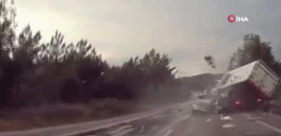 Feci g&ouml;r&uuml;nt&uuml;ler...Baba ve kızının hayatını kaybettiği kaza ortaya &ccedil;ıktı