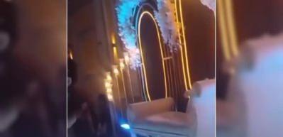 Gelini s&uuml;r&uuml;kleyerek sahneye &ccedil;ıkaran damada meydan dayağı!
