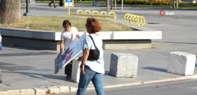 Genci yaşlısı aynı hassasiyeti g&ouml;sterdi! D&uuml;zce'den gelen g&ouml;r&uuml;nt&uuml; g&ouml;n&uuml;lleri fethetti...
